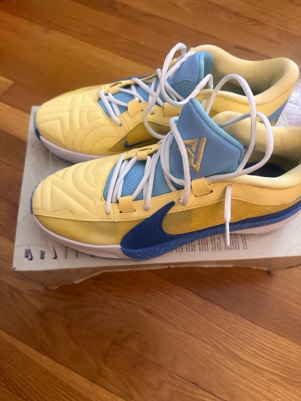 Men’s Yellow and Blue Low-Top Sneakers (Zoom Freak 5) by Nike!